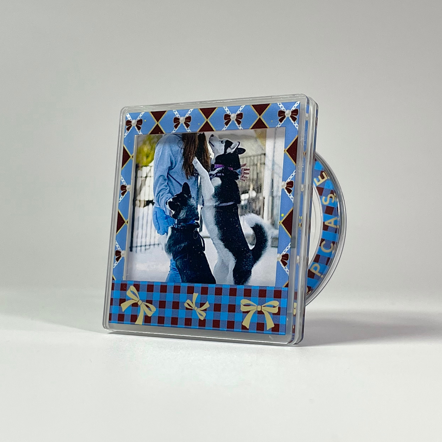 Pearl Ribbon Argyle Magnetic Photo Frame Phone Stand