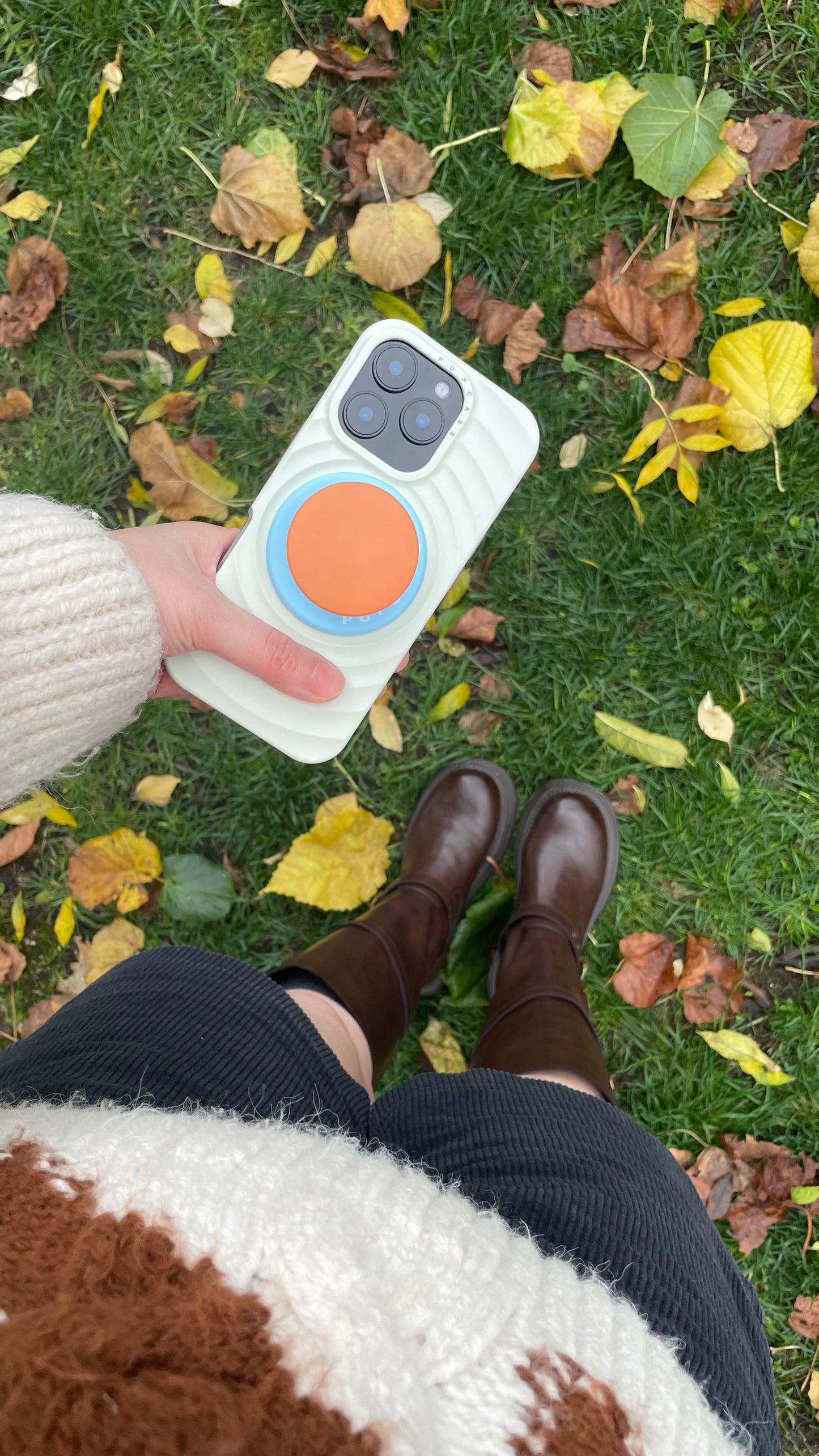 Pastel Yellow MagSafe Compatible iPhone Case – Minimal Wavy Design